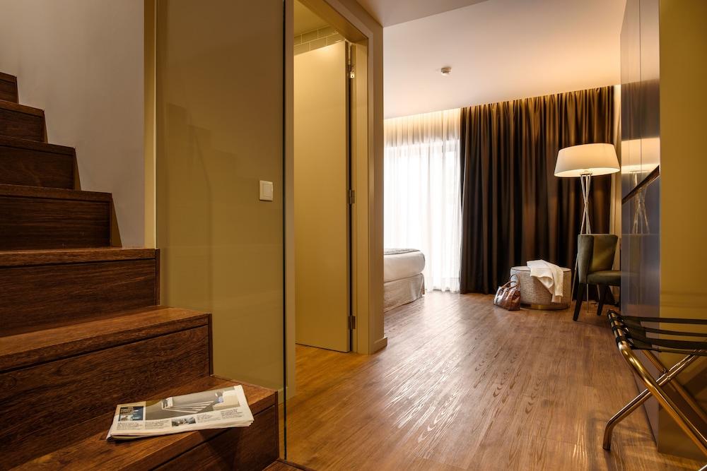 Exe Almada Hotel